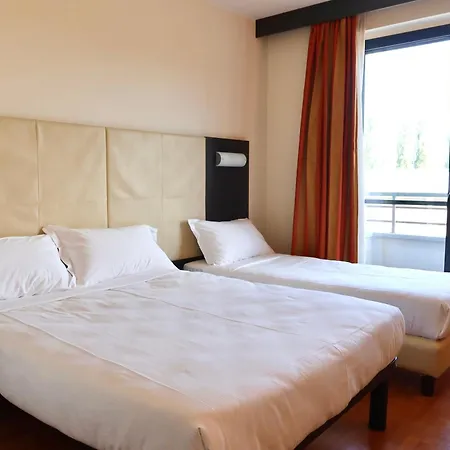 Ξενοδοχείο Raya 4*