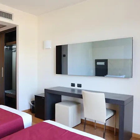 Ξενοδοχείο Raya 4*
