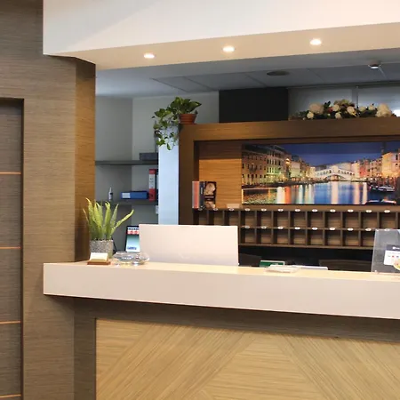 Raya Hotel