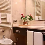 Raya فندق Tribiano