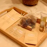 Raya فندق